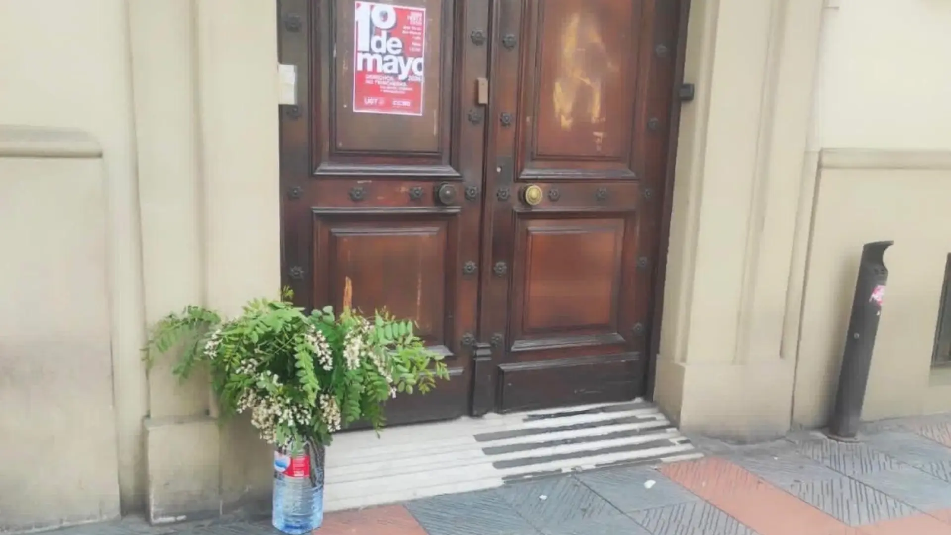 La sede de UGT sufre un ataque vandálico con la pintada de una esvástica el 1 de Mayo