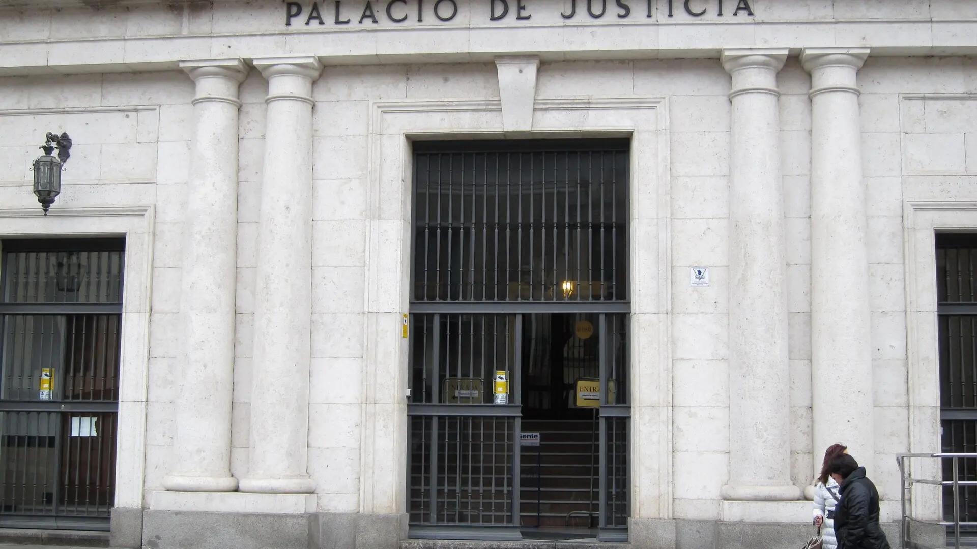 Condenan a un hombre en Valladolid a dos años de prisión por agresión sexual a su pareja y por golpearla con la puerta del coche