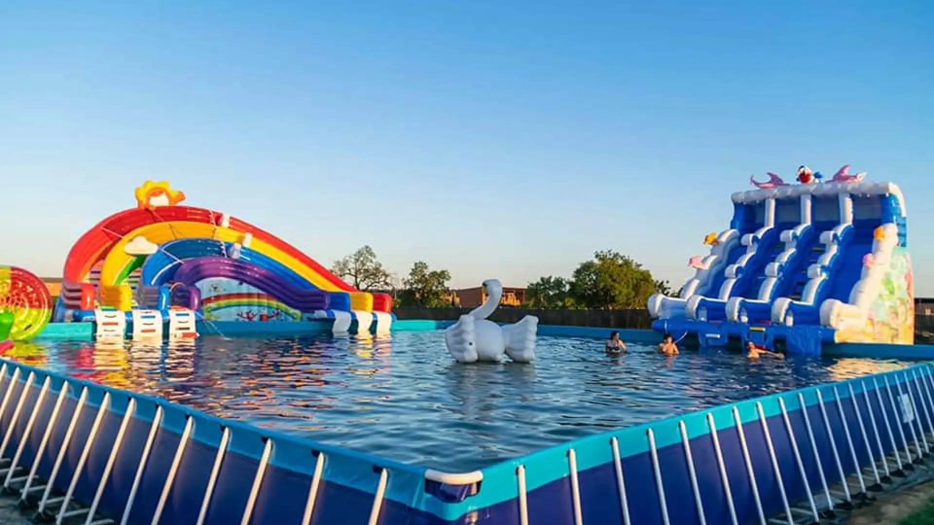 El tobogán hinchable más grande de España está en el parque de agua de un pequeño pueblo de Zamora