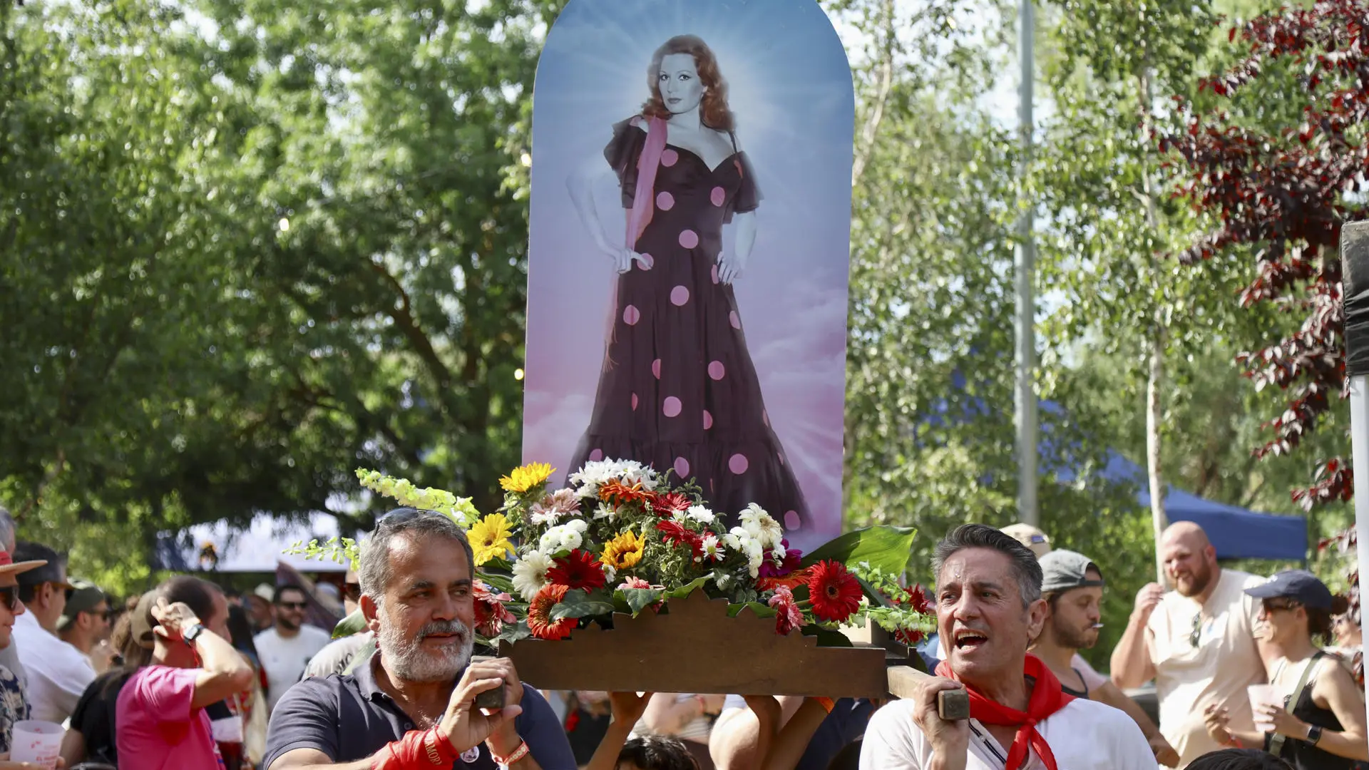 Rocío Jurado protagoniza una romería pop que la hace «santa» a los 20 años de su muerte