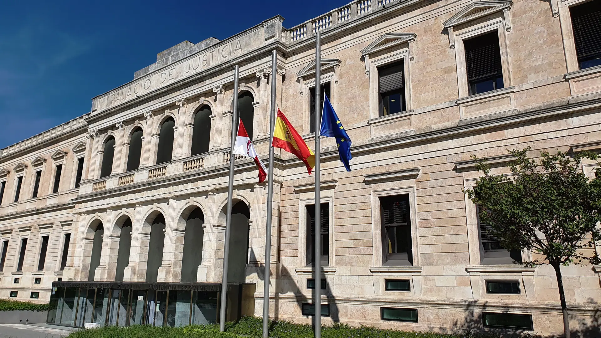 Reducen de cinco años a uno la pena a un hombre por distribución de pornografía infantil al no participar en la producción
