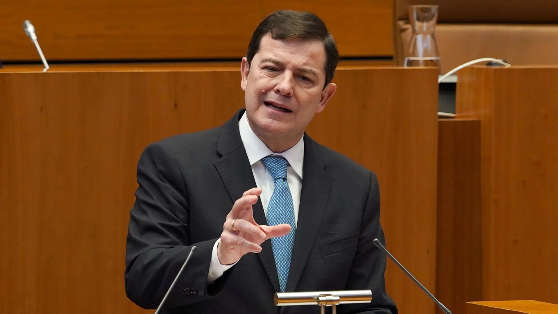 Mañueco destaca en su investidura el pacto PP-Vox y pide que nadie se «rasgue las vestiduras» con la prioridad nacional