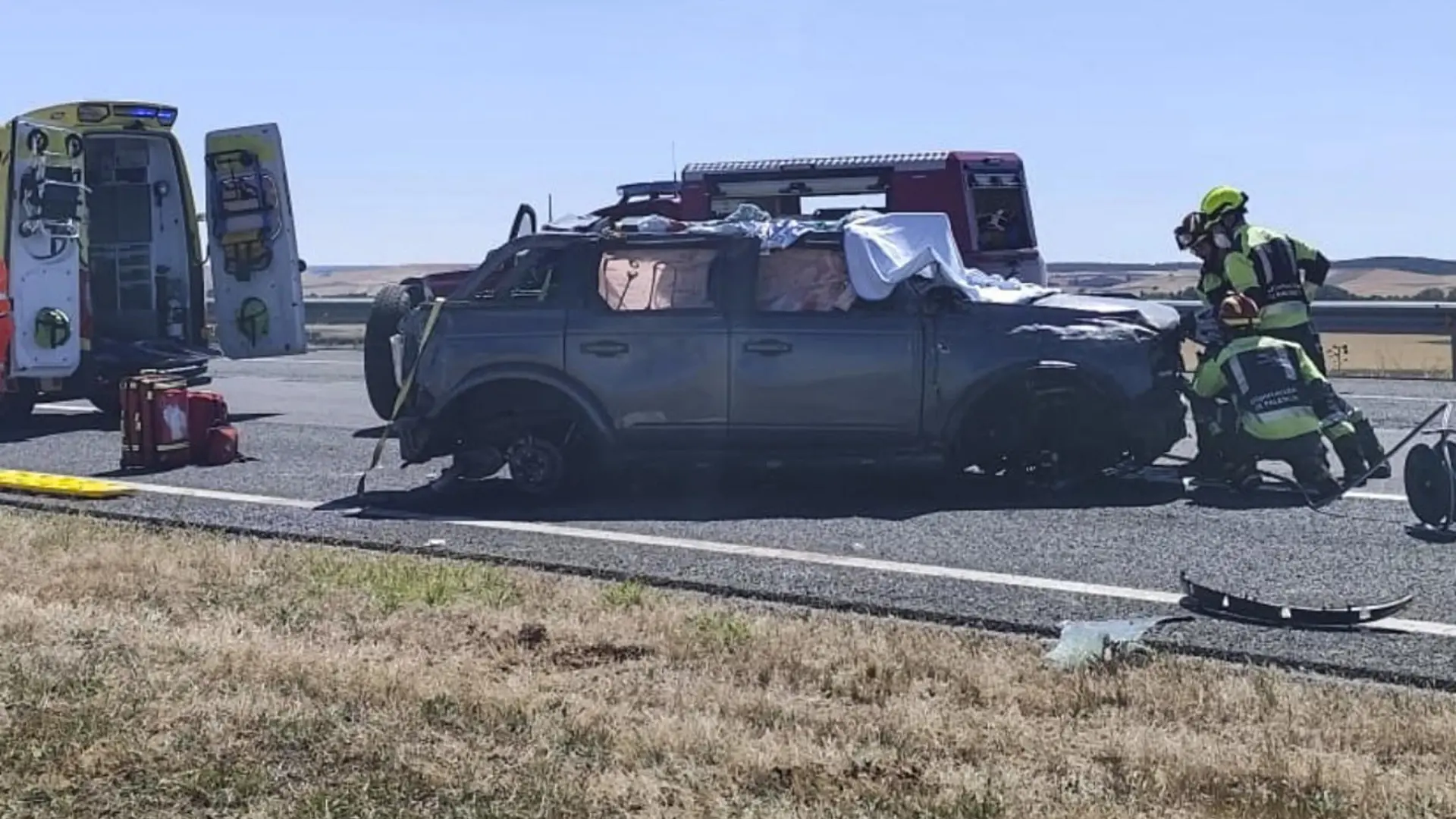 Lo que se sabe del accidente que acabó con la vida de la familia Sanz en Palencia: salida de la carretera, una niña que sobrevivió…