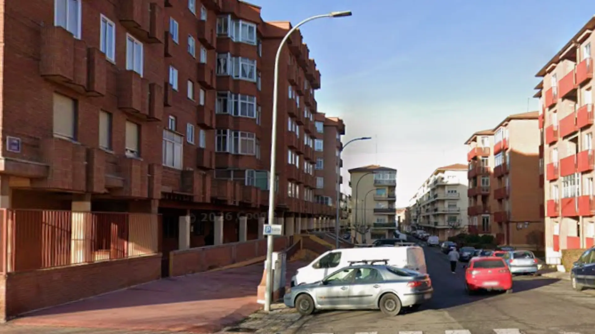 Detenido un joven por llamar «mora de mierda» a una mujer y enfrentarse a la Policía en un bar de Ávila