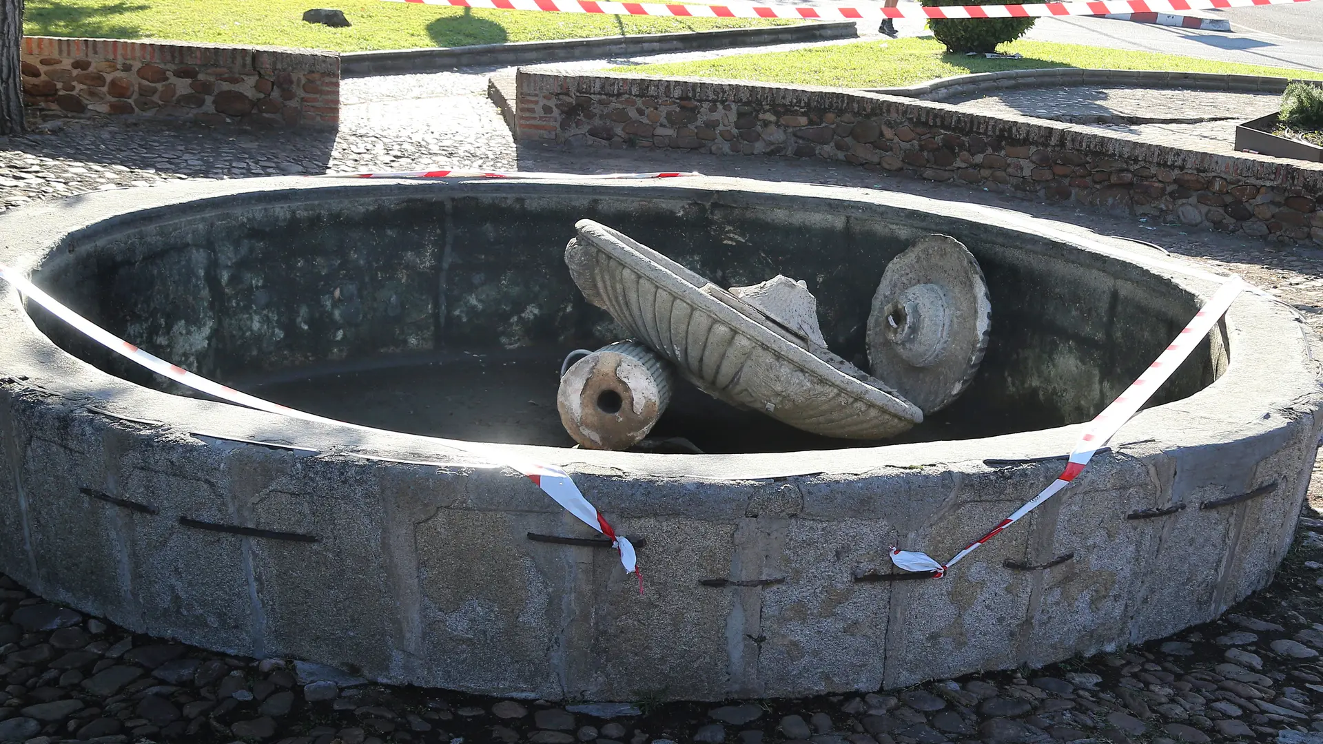 Muere un adolescente de 13 años tras el derrumbe de una fuente en las celebraciones del Mundial en Ciudad Rodrigo