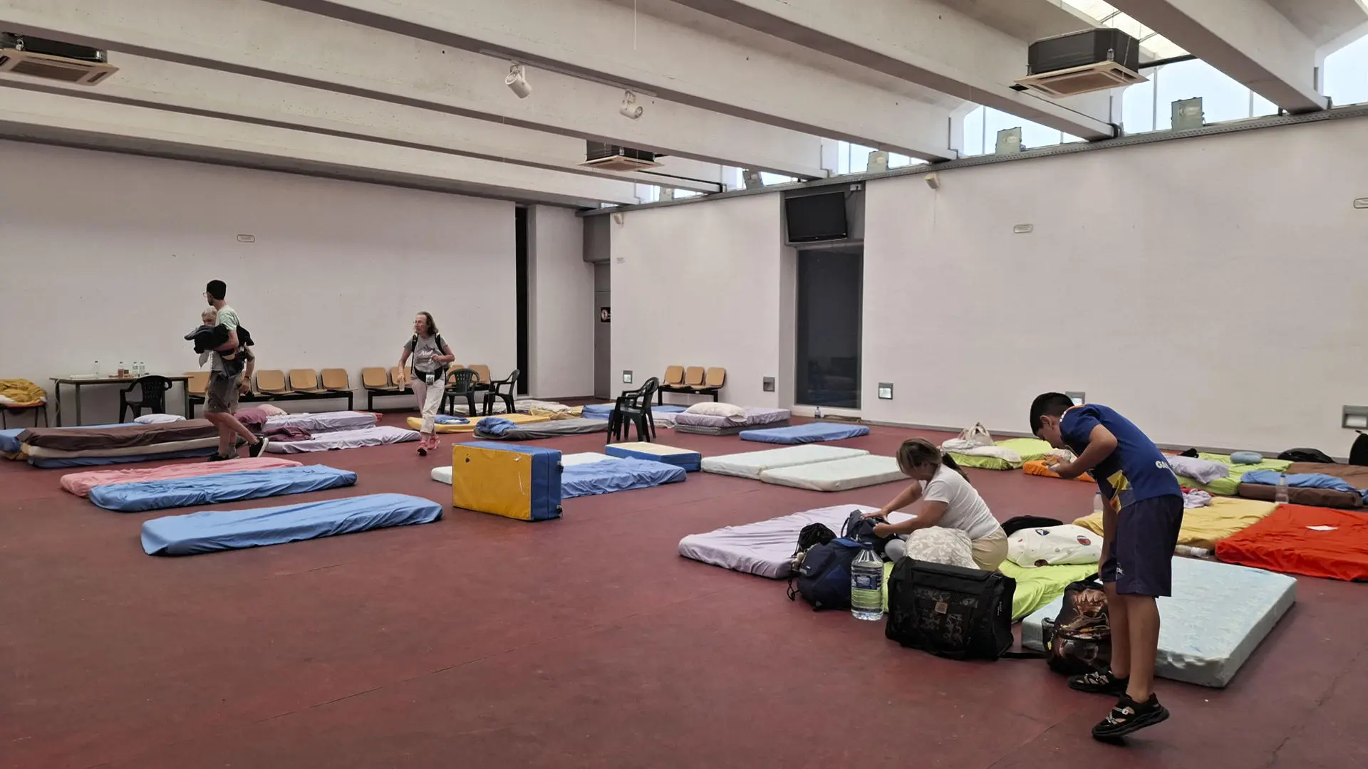 Más de 10.000 personas afectadas, entre confinados y desalojados, por el incendio de Ávila
