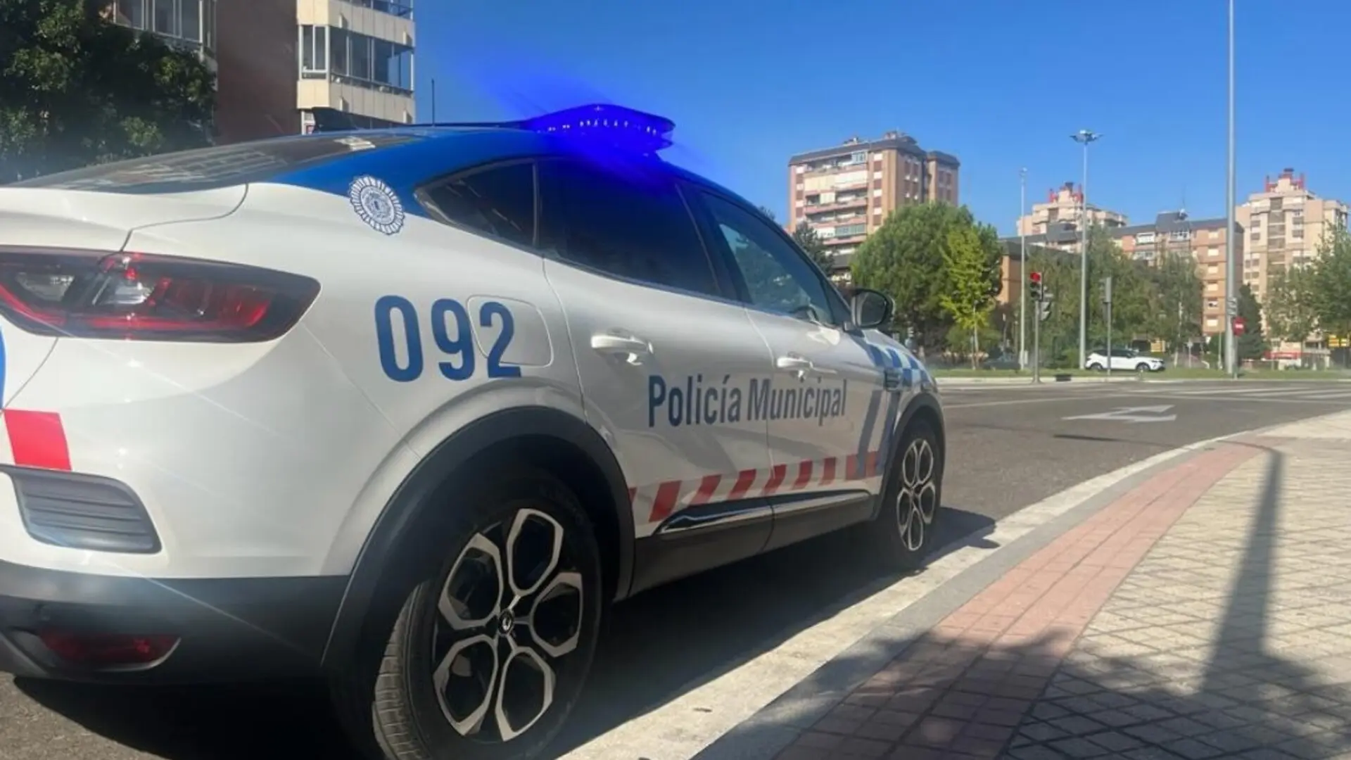 Detenida una mujer por amenazar con un cuchillo a su compañero de piso y su pareja