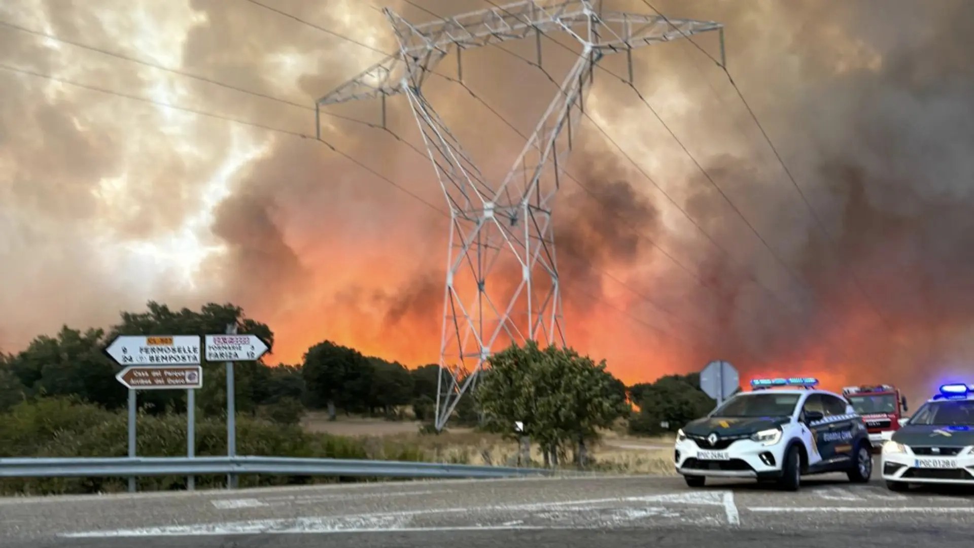 Extinguido el incendio de Fermoselle tras 21 días de lucha contra el fuego, 14 pueblos evacuados y 10.000 hectáreas calcinadas