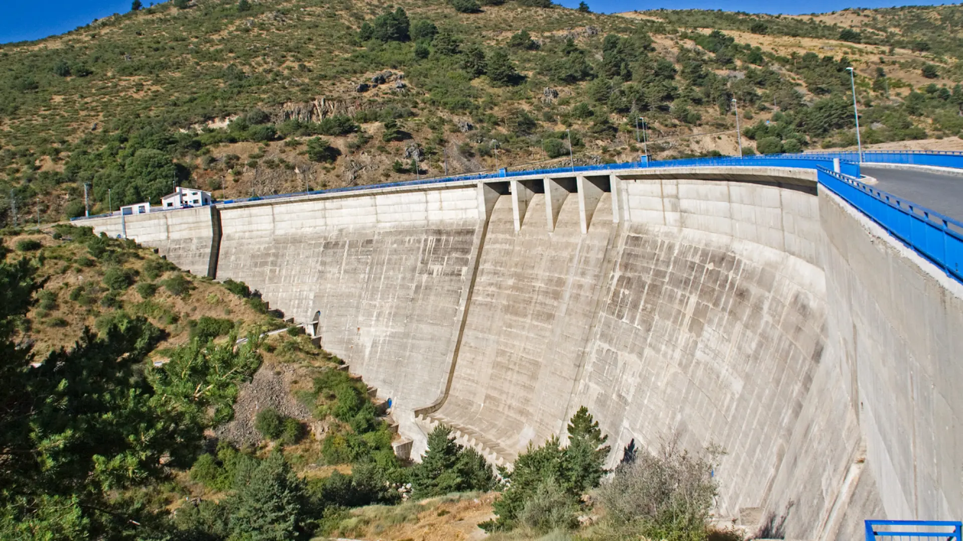 Muere un hombre de unos 60 años tras ser rescatado inconsciente del embalse de La Aceña en Peguerinos
