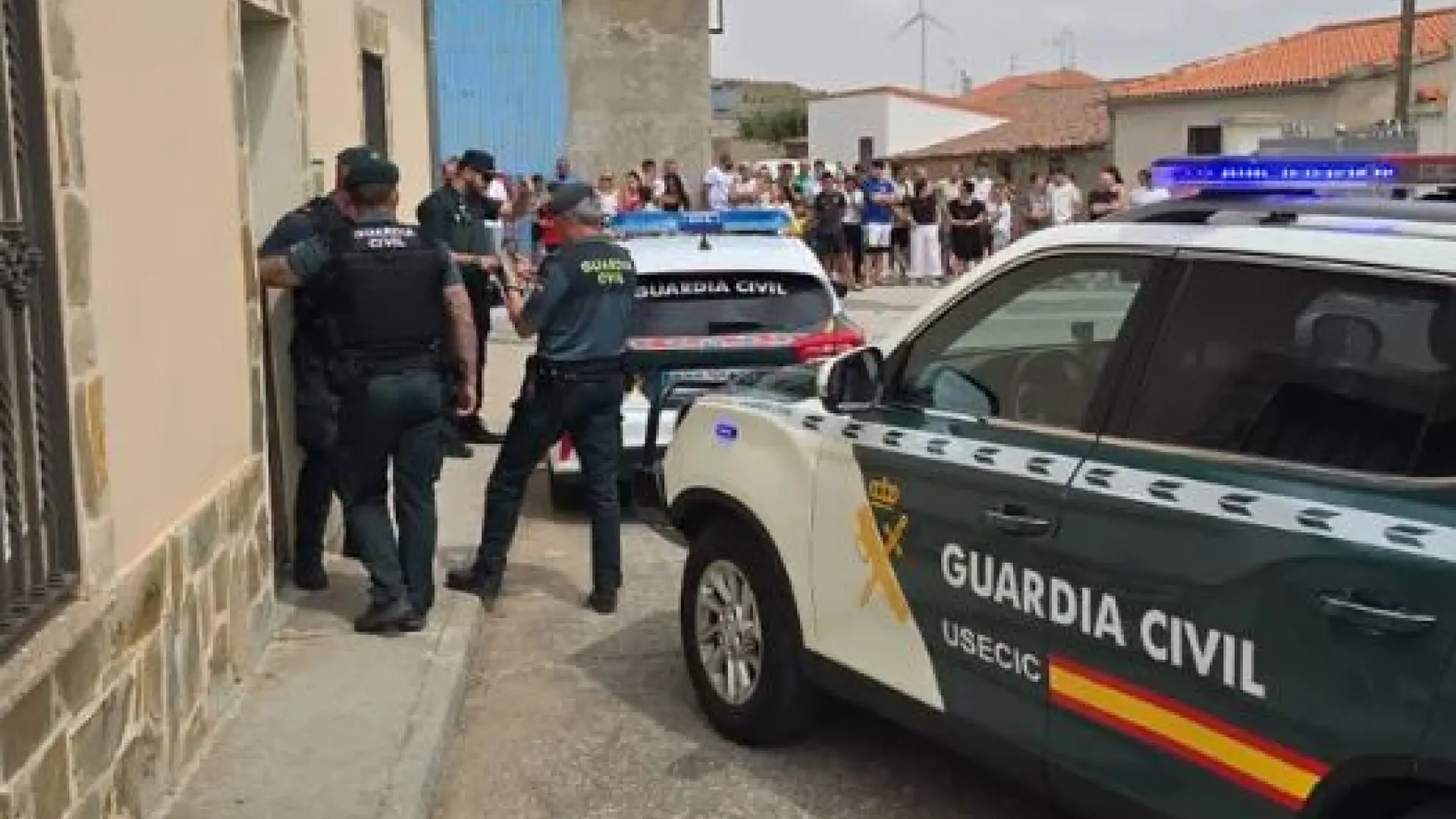 La presión de los vecinos echa a la familia ‘okupa’ de la localidad de Garcihernández